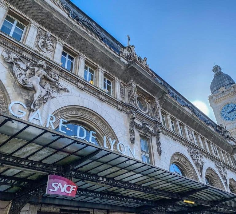 Paris: Private 1-Way Train Station to Hotel Transfer
