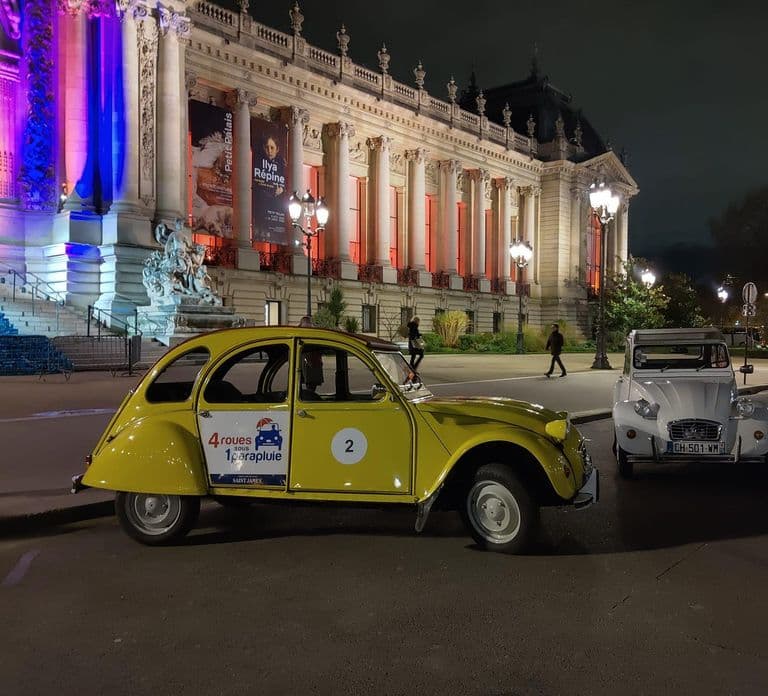 Paris: Private Weihnachtslichter-Tour im Citroën 2CV