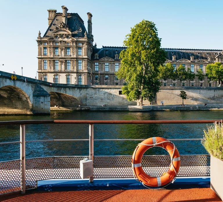 París: Crucero con cena y vistas panorámicas del río Sena