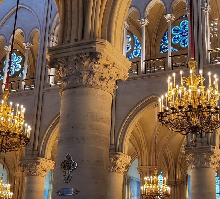 Parigi: Tour guidato per piccoli gruppi all'interno di Notre-Dame (massimo 5 persone)