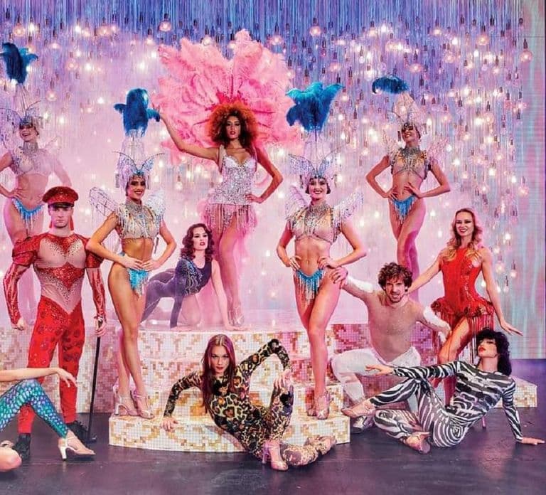 Paris: VIP Dinner and Cabaret Show at Paradis Latin