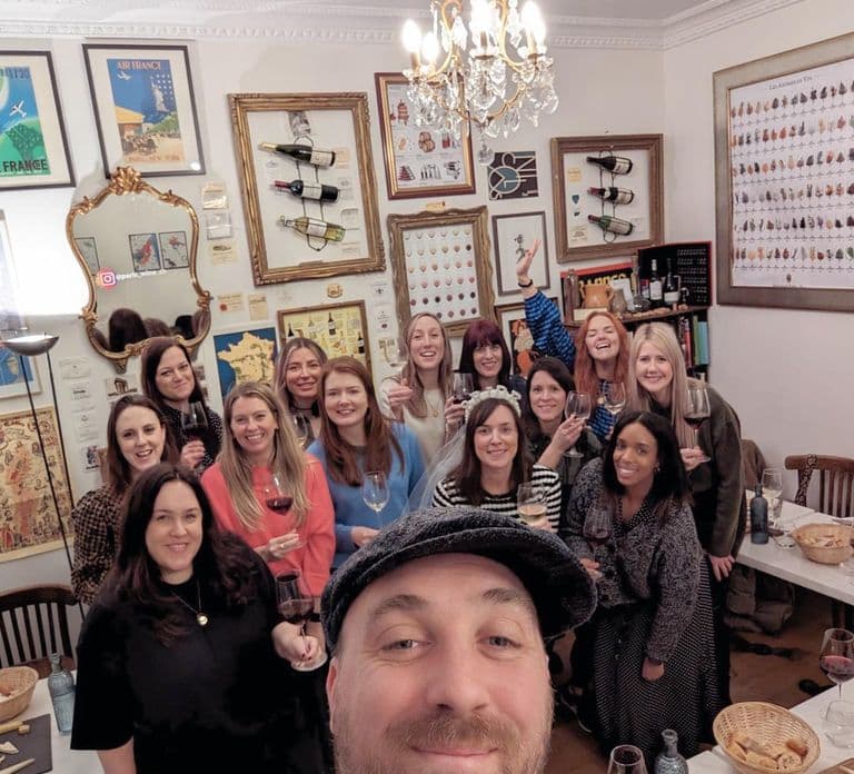 Paris: Wine Tasting Experience with 6 Wines and Cheese Board