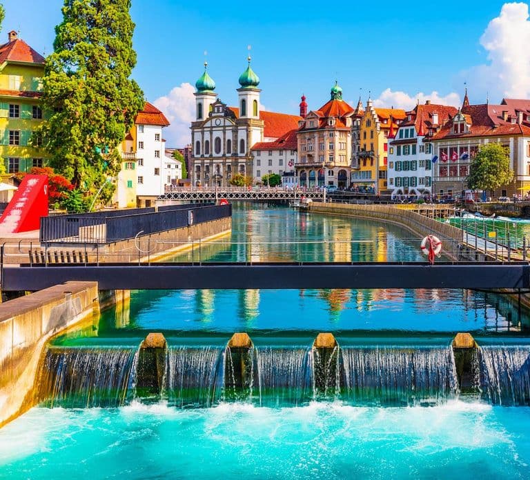 Basel에서 출발하는 Lucerne, Aarburg & Castle 프라이빗 일일 여행