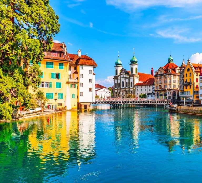 Basel에서 출발하는 Lucerne, Aarburg & Castle 프라이빗 일일 여행