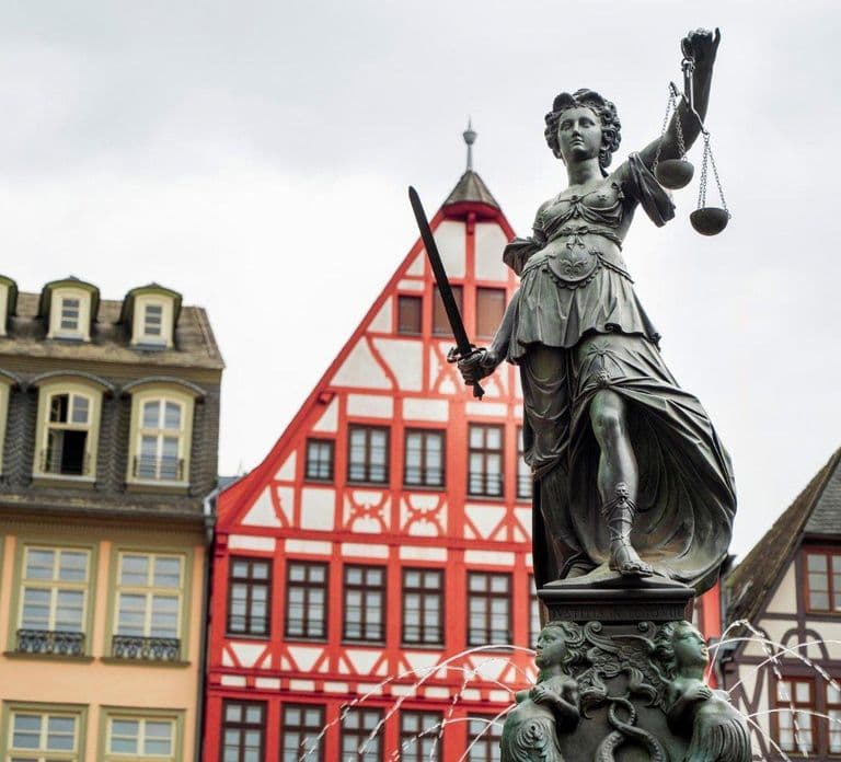 Frankfurt: Guided Old Town Power Walk