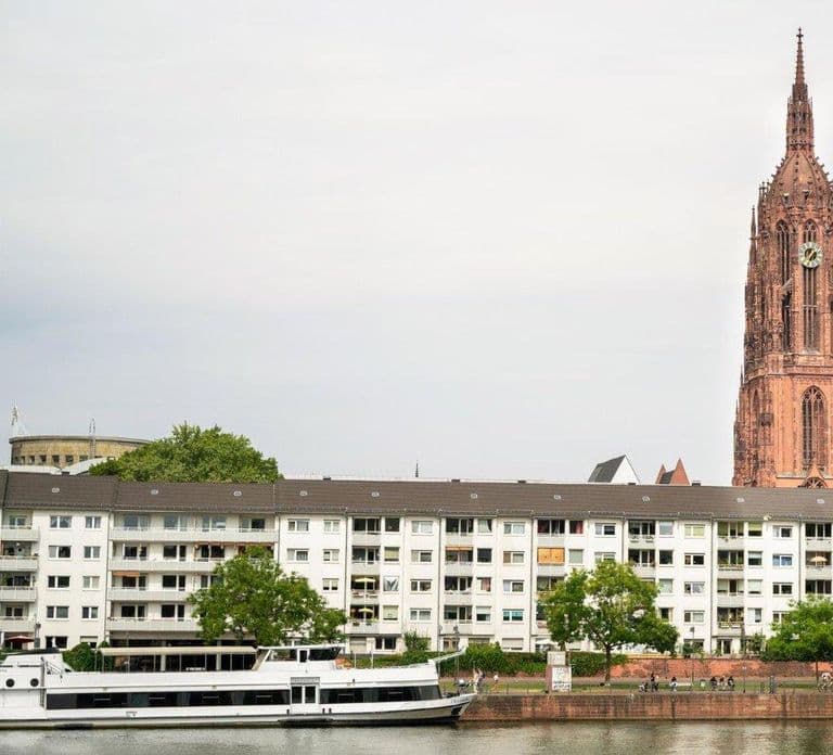 Frankfurt: Guided Old Town Power Walk