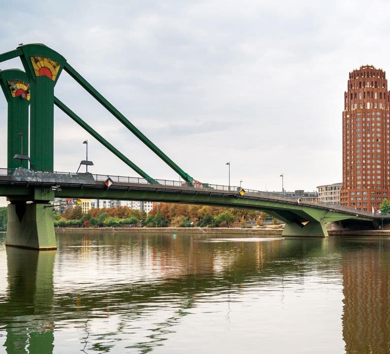 Frankfurt: Guided Old Town Power Walk