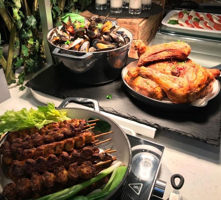 Frankfurt: Sunday brunch at the Mercure Hotel Kaiserhof, including sparkling wine & drinks