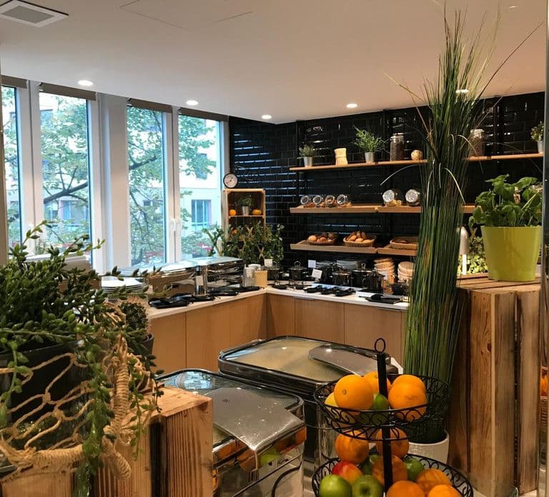 Frankfurt: Sunday brunch at the Mercure Hotel Kaiserhof, including sparkling wine & drinks