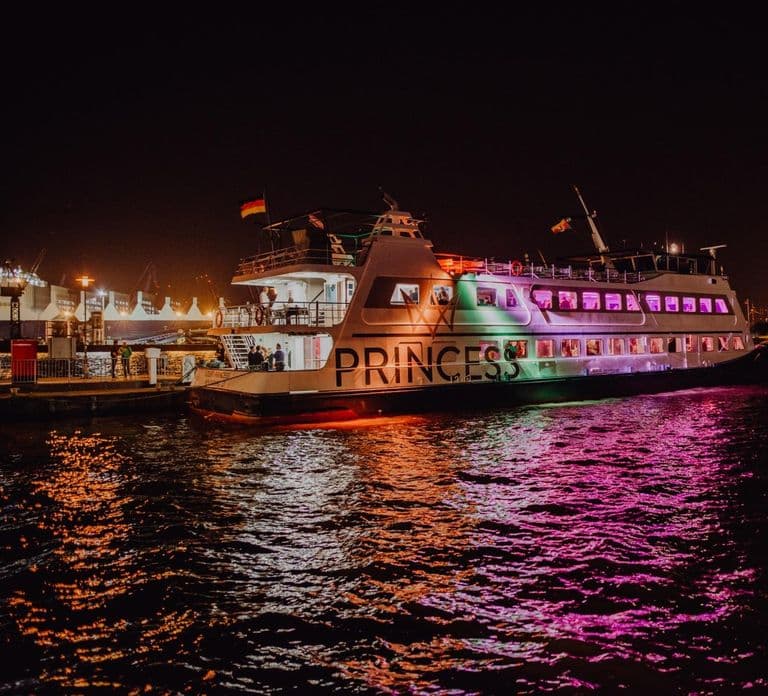 Hamburg: 1.5-Hour Evening Lights Harbour Cruise on a Ship
