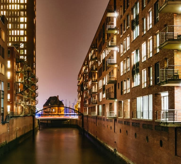 Hamburg: 1.5h Grand Harbor Evening Lights Cruise
