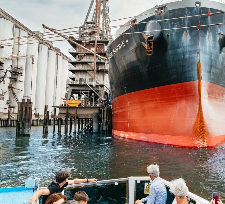 Hamburg: 2-Hour XXL Port of Hamburg Cruise Tour