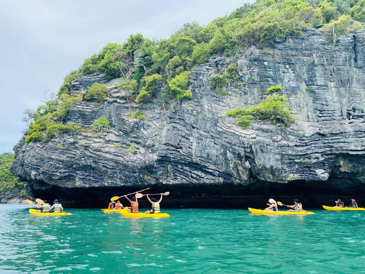 Join Tour Angthong Marine National Park and Kayaking Experience by Speedboat from Samui