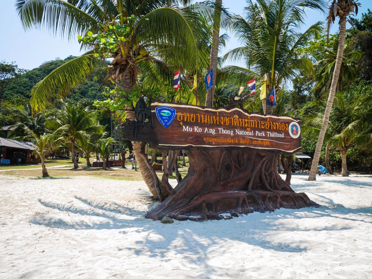 Dołącz do wycieczki do Angthong Marine National Park i spróbuj kajakarstwa motorówką z Koh Samui