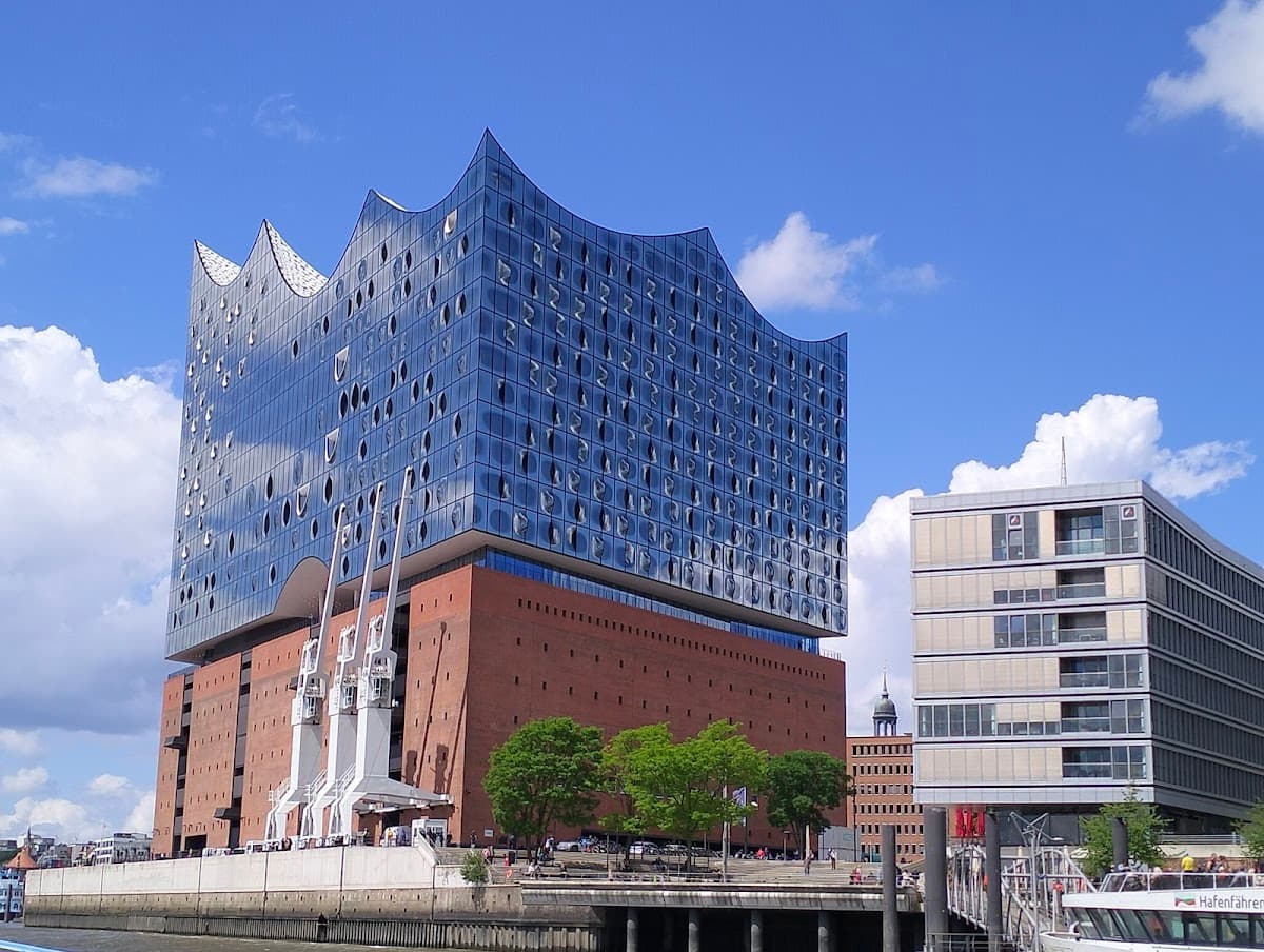 Hamburg: Elbphilharmonie Plaza Guided Tour