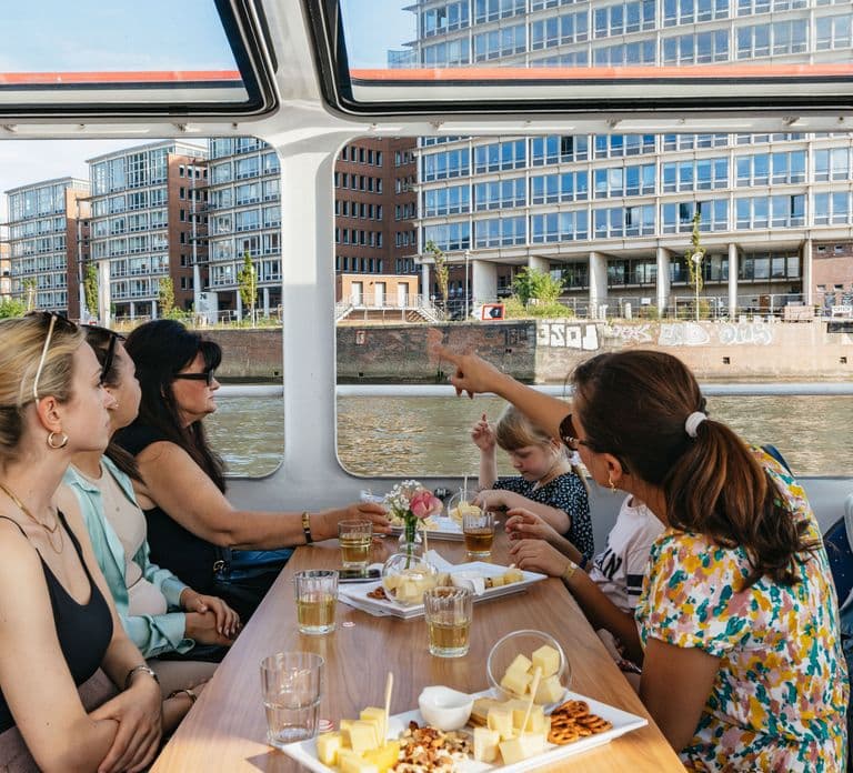 Hamburgo: Crucero por el puerto con vino y queso