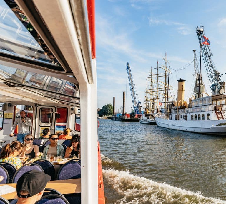 Hamburgo: Crucero por el puerto con vino y queso