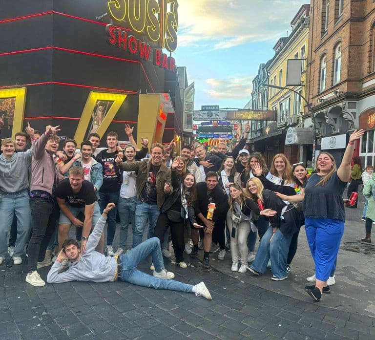 Hamburg: Night Pub Crawl through the Reeperbahn