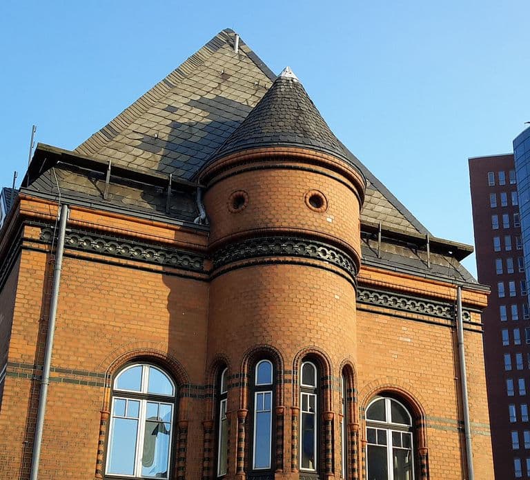 Hamburg: Speicherstadt and Hafencity Guided Tour