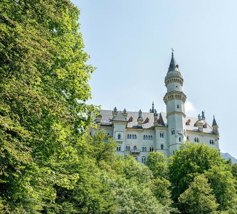 From Munich: Neuschwanstein & Linderhof Castle Full-Day Trip