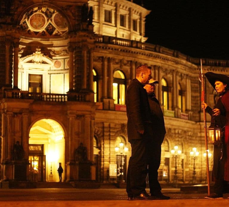 Dresda: tour a piedi con guardiano notturno e cena