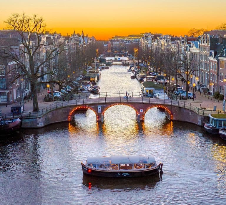 Amsterdã: Passeio de barco no Light Festival com bebidas liberadas!