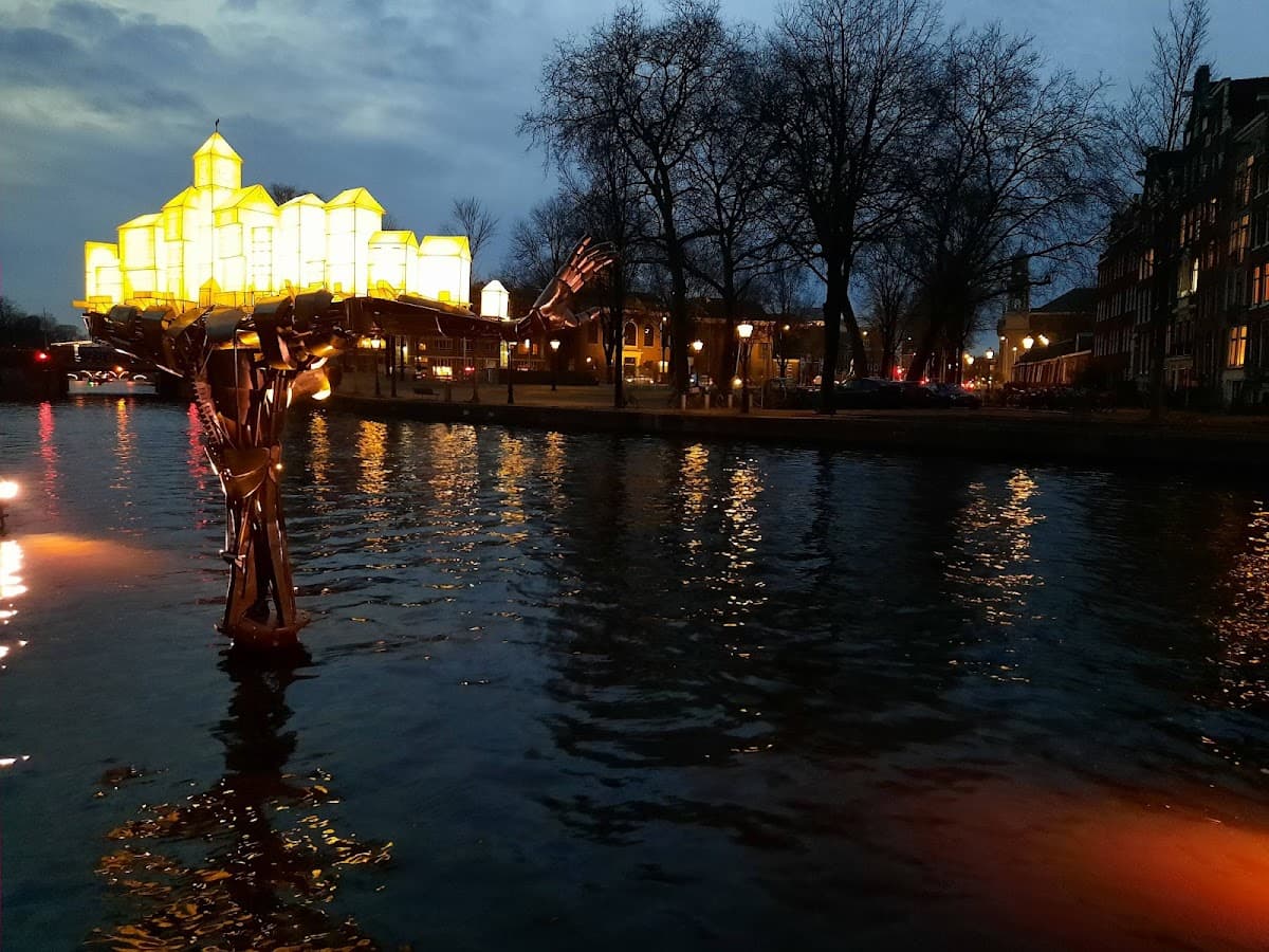 Amsterdã: Cruzeiro no Amsterdam Light Festival com bebidas e lanches ilimitados