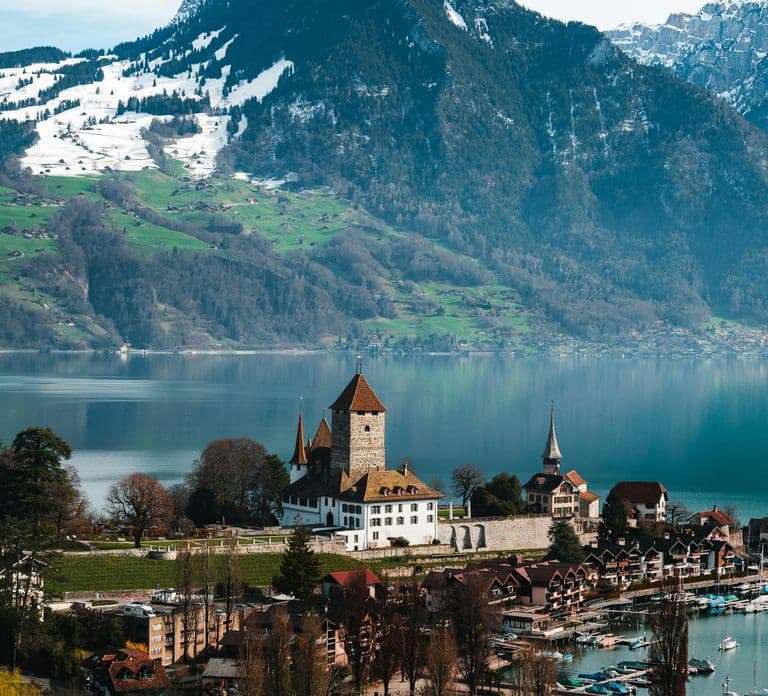 Interlaken: Tour zu den Schlössern am Thunersee inklusive Eintrittskarten