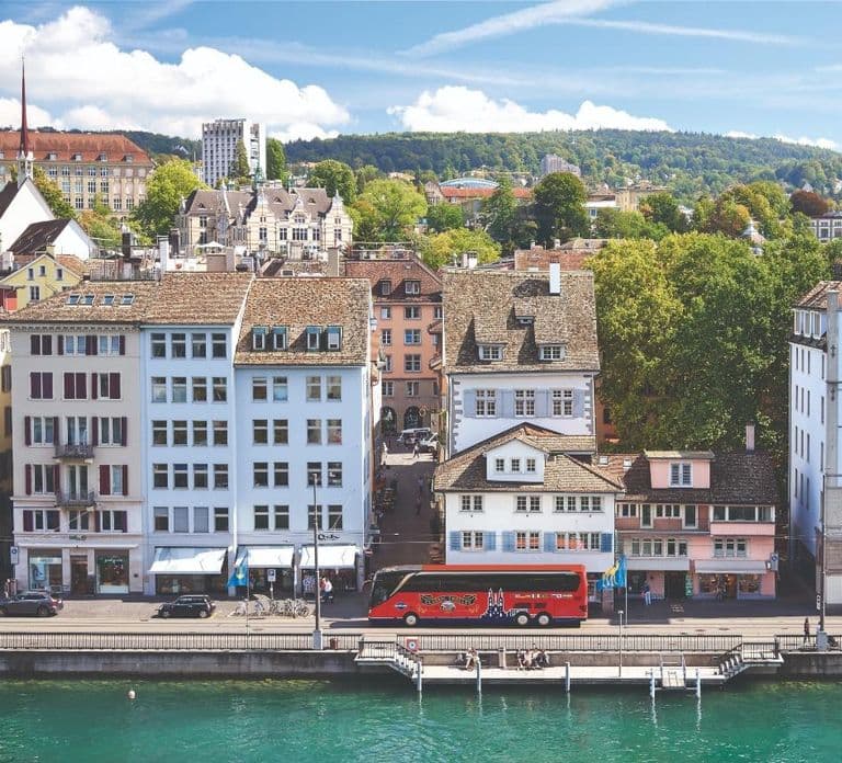 Zurich: Audio-begeleide stadstour en trein naar de “Top of Zurich”