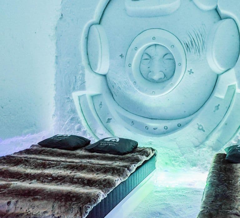 Rovaniemi: Arctic SnowHotel Tour