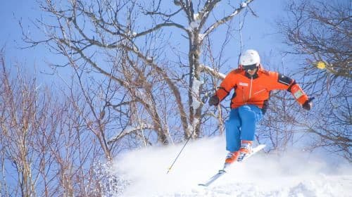 1-day tour to Kamui Ski Resort in Asahikawa, Hokkaido, Japan [Professional SAJ Chinese/English ski instructors | Small group lessons | Easy learning for beginners | Round-trip transfers from Sapporo c