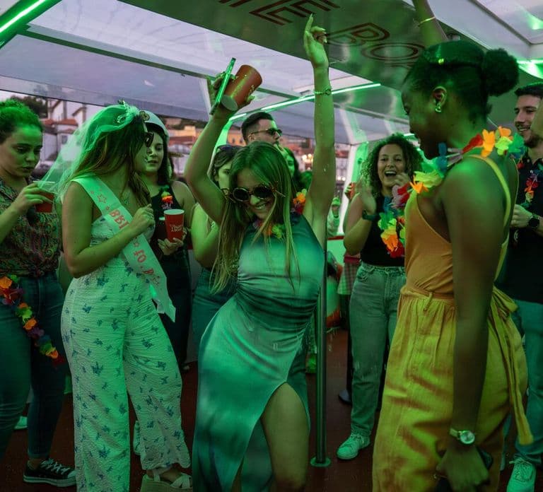 Porto: Festa de Barco no Rio Douro com Opção de Pôr do Sol e 6 Pontes
