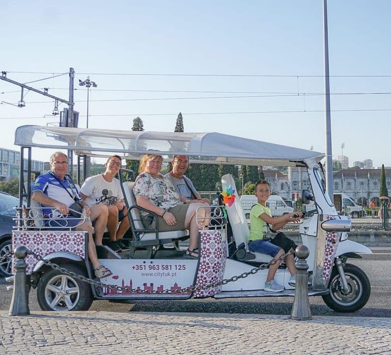 Lisbon: Private Guided Tuk-Tuk Tour with Hotel Pickup