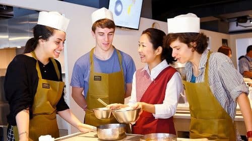 Tokyo Tsukiji Outer Fish Market Tour and Sushi Cooking Lesson Day Tours