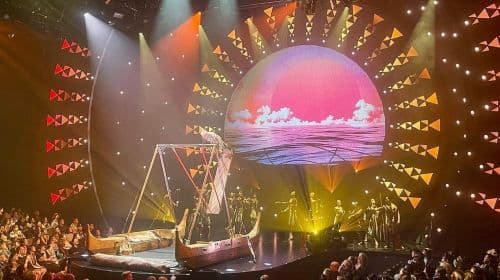 Cirque du Soleil Auana w Waikiki Day Tours