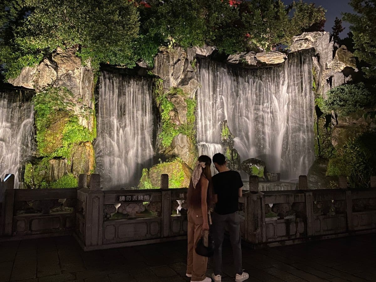 Longshan Temple Walking Tour