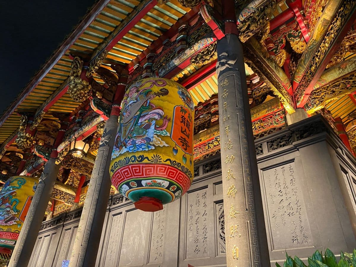 Longshan Temple Walking Tour