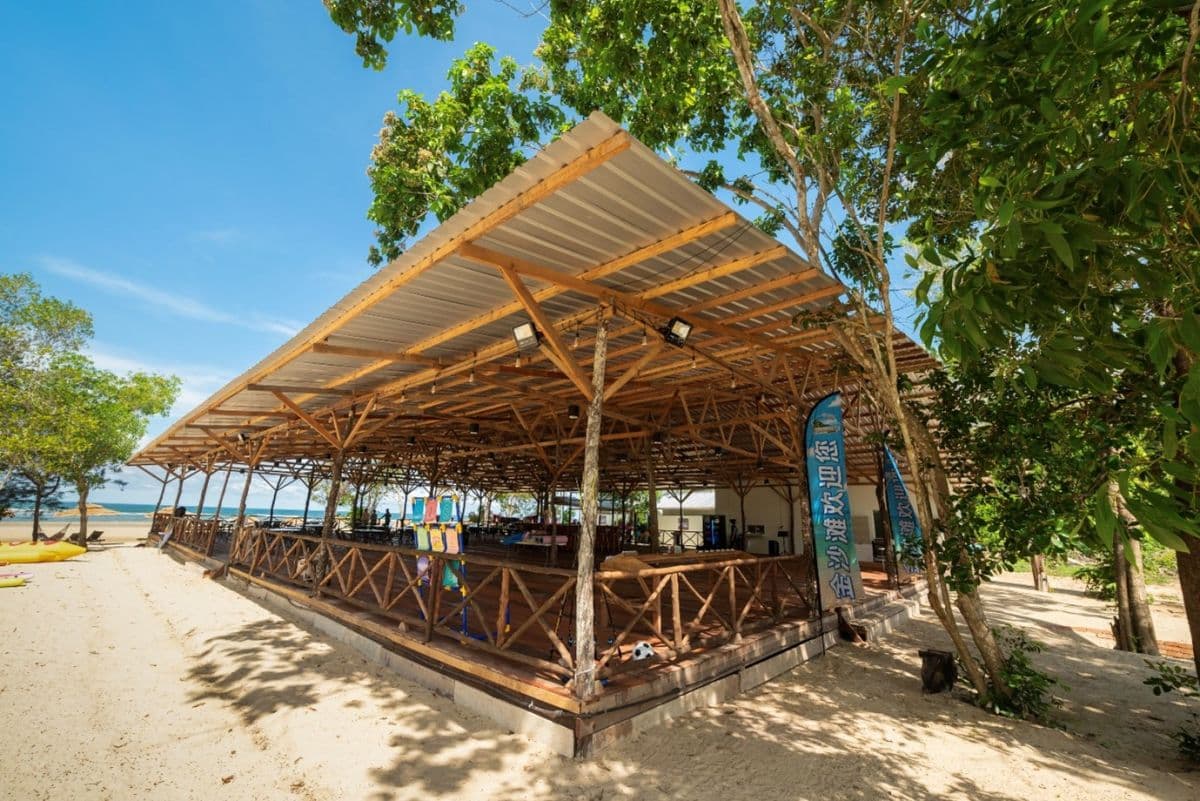 Art, Waves, and Relaxation Full Day Escape to Borneo Summer Bay Tour in Kota Kinabalu