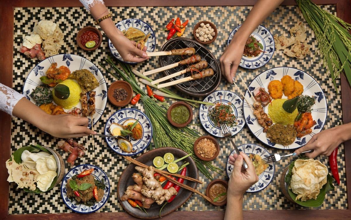 Eat Street Food in Georgetown & History Walking Tour