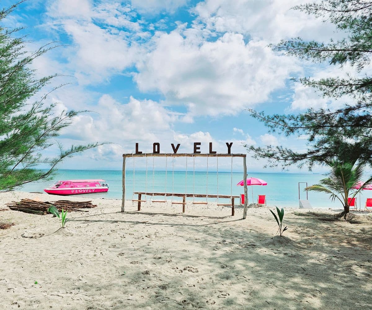 Survivor Island Jungle Trek & Snorkeling 1 Day Tour