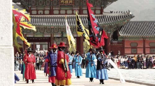 City Light and Shadow Day & Night | Gyeongbokgung Palace & Bukchon & Gwangjang Market & Naksan Park Dagtochten