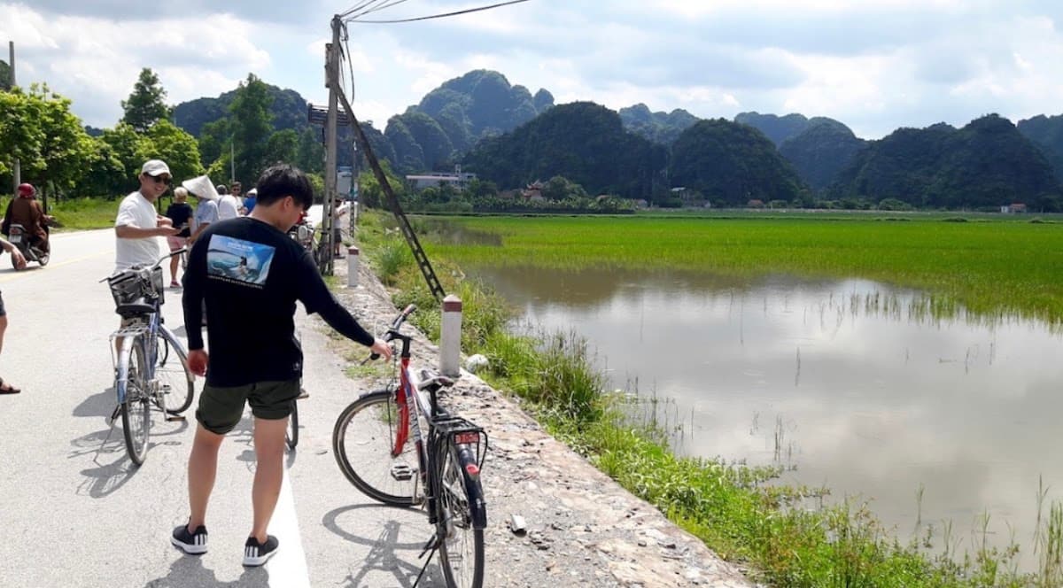 Hoa Lu - Tam Coc Day Trip From Hanoi