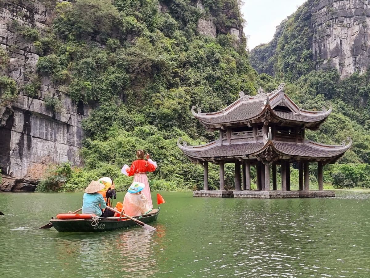 One Day Visit Bai Dinh Pagoda And Trang An Boat From Hanoi