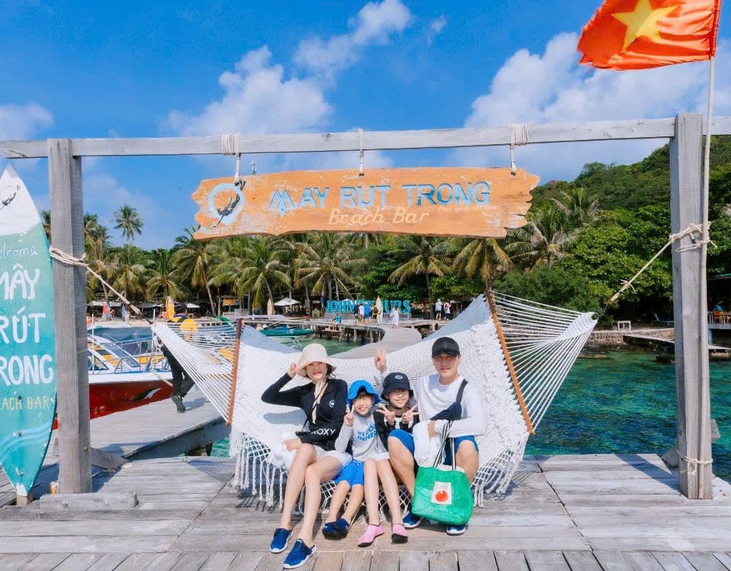 Discovery 3 Island by Boat