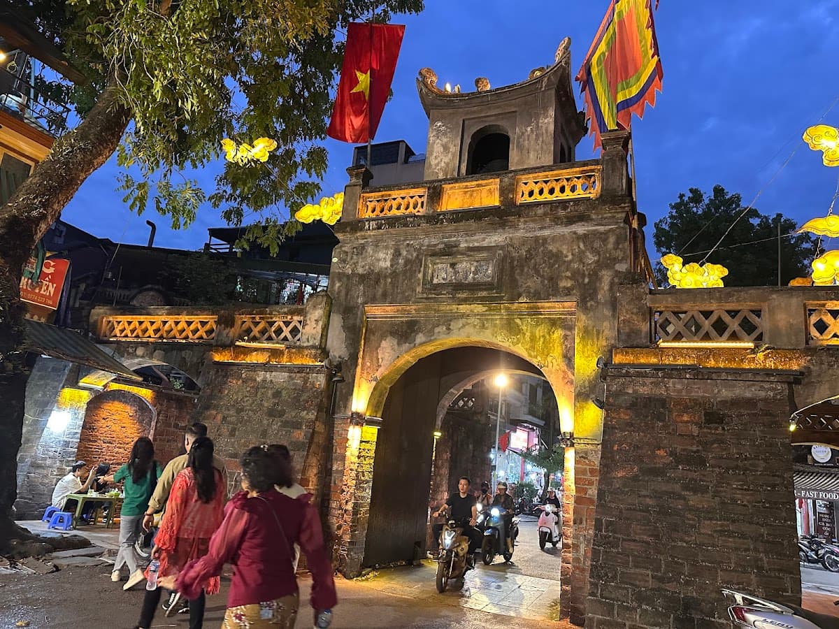 Hanoi: Street Food Walking Tour & Water Puppet Show