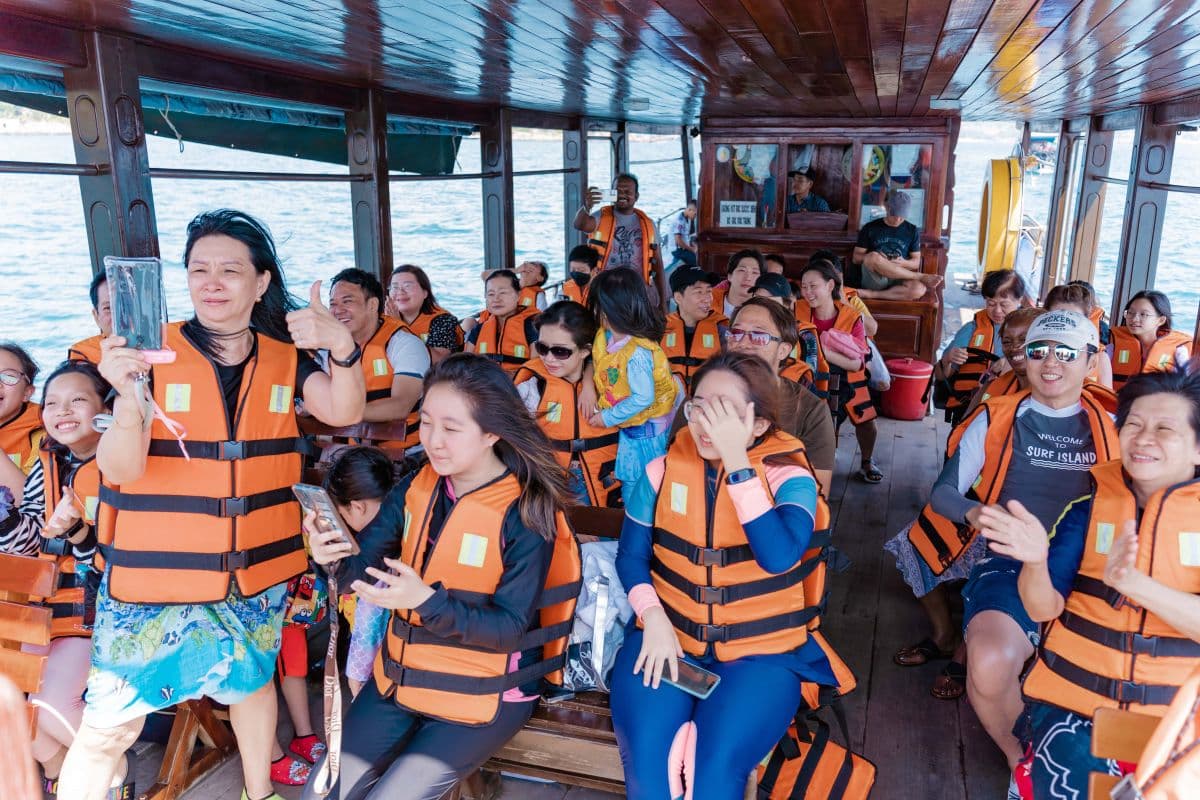 Nha Trang Island hopping tour : Snorkeling & Floating Party in Nha Trang