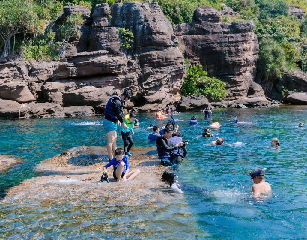Sea Tour by Speedboat to 4 Islands