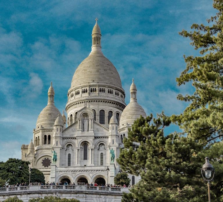From Le Havre Port: Round-Trip Transfer to Paris by Bus