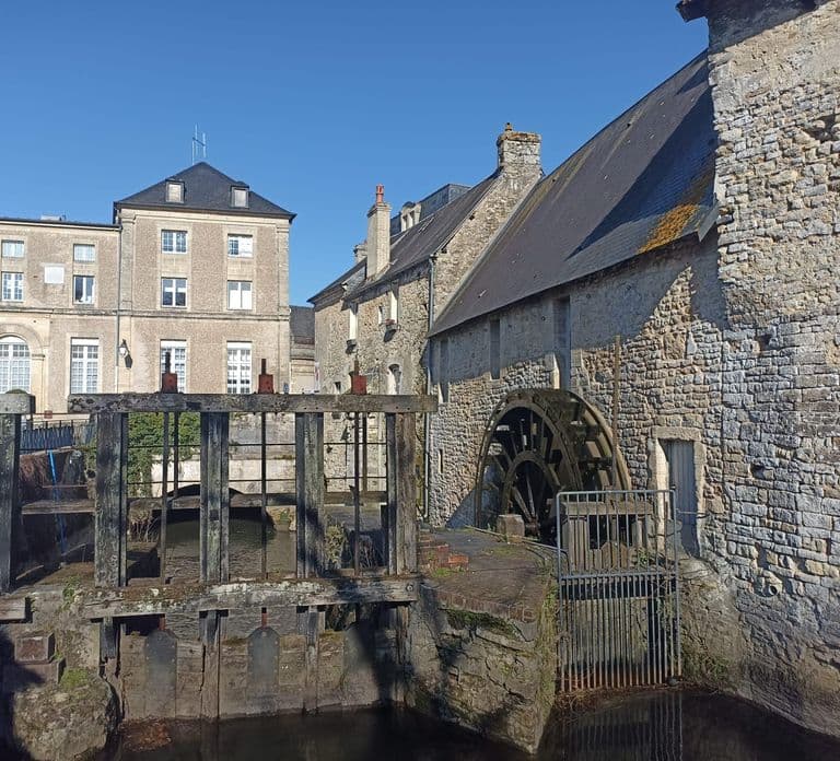 From Paris: Normandy D-Day Beaches Full-Day Historical Tour