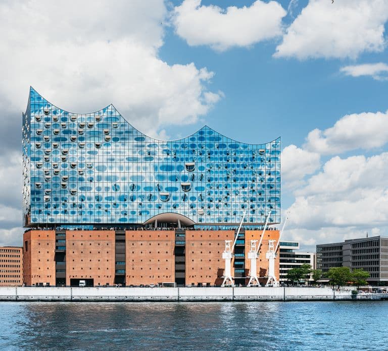 Hamburg: 1-Hour Harbor Sightseeing Cruise with HafenCity